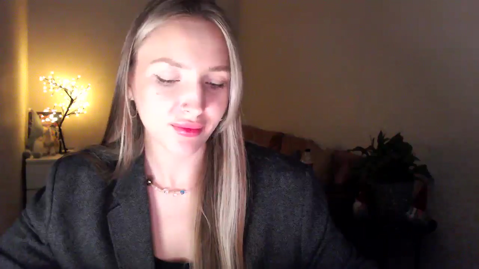 Gallery image thumbnail from My_Diana's myfreecams stream on, 04/19/2025, 21:38 image 17 of 20