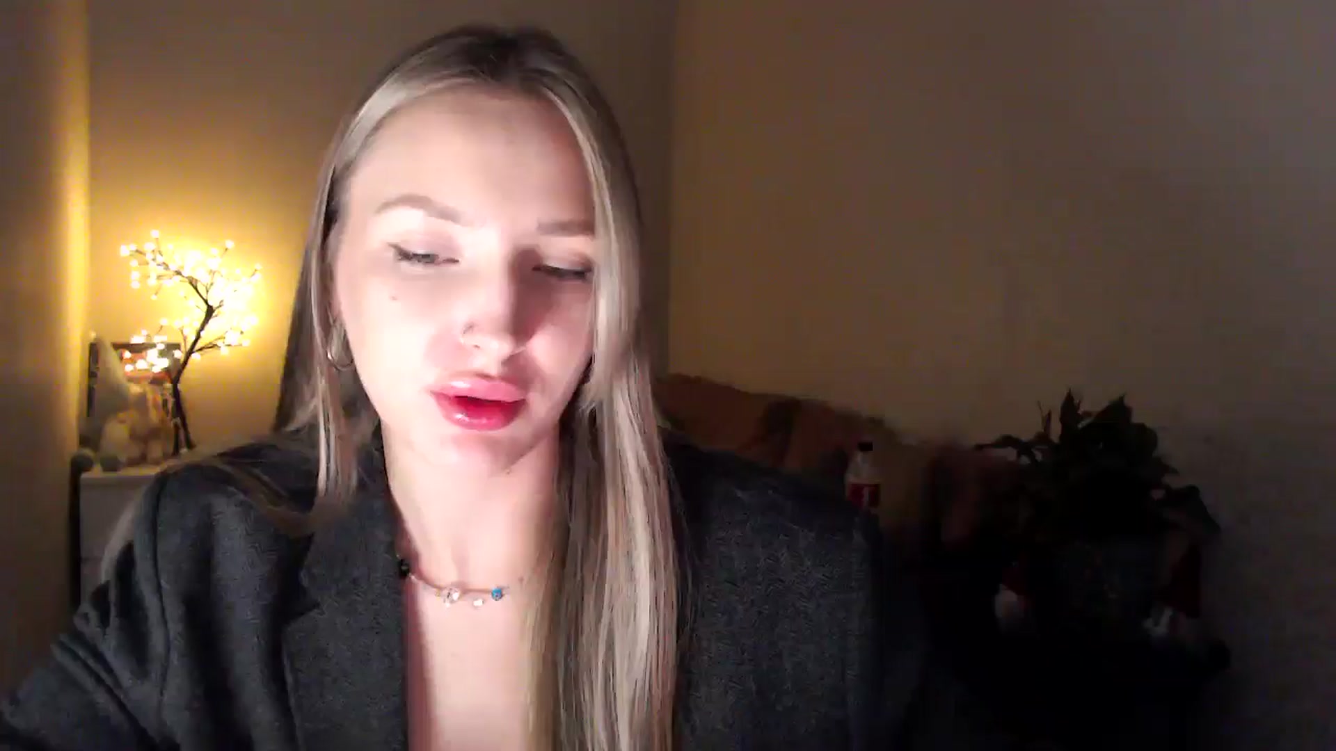 Gallery image thumbnail from My_Diana's myfreecams stream on, 04/19/2025, 21:38 image 9 of 20