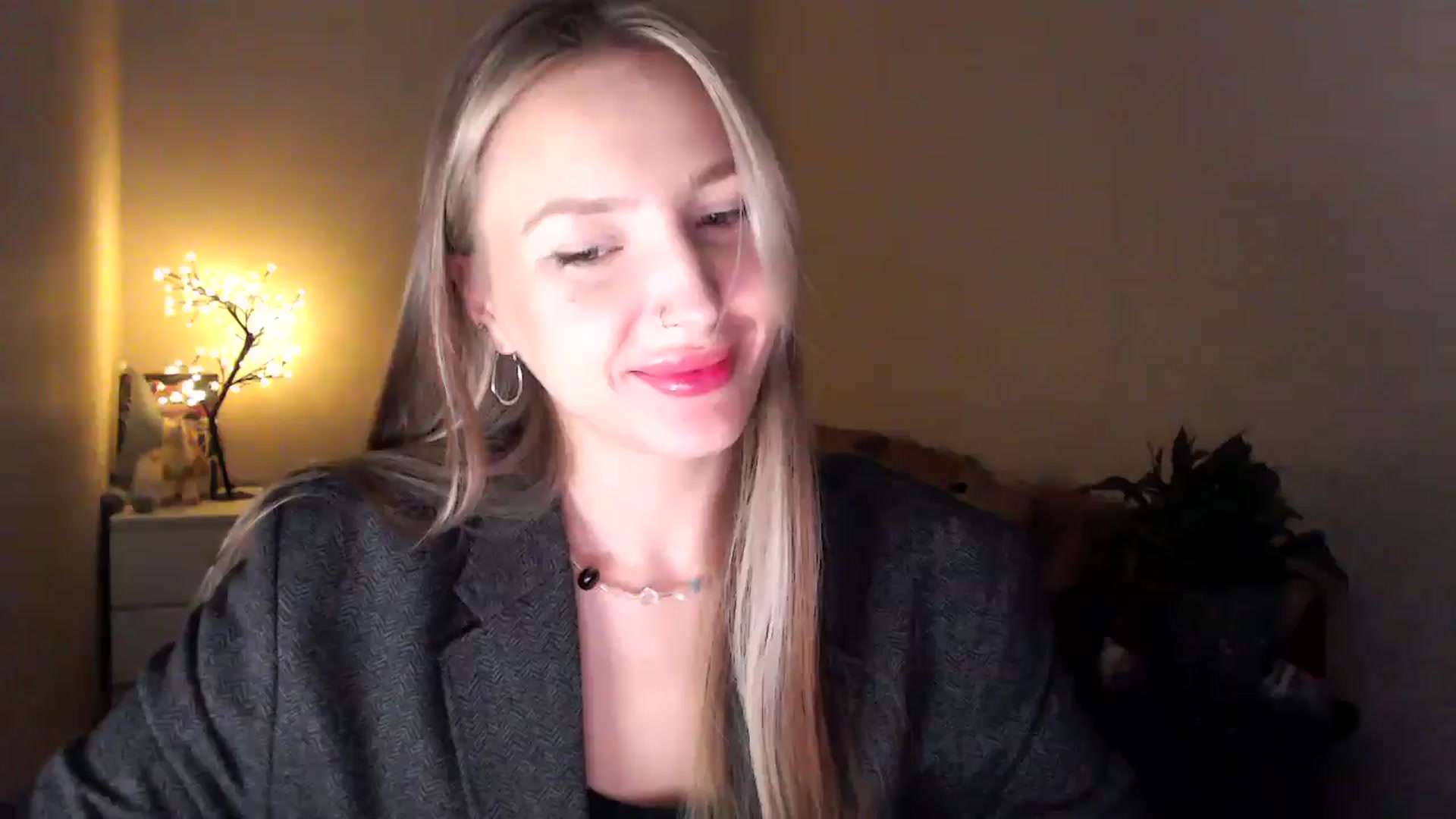 Gallery image thumbnail from My_Diana's myfreecams stream on, 04/19/2025, 21:38 image 1 of 20