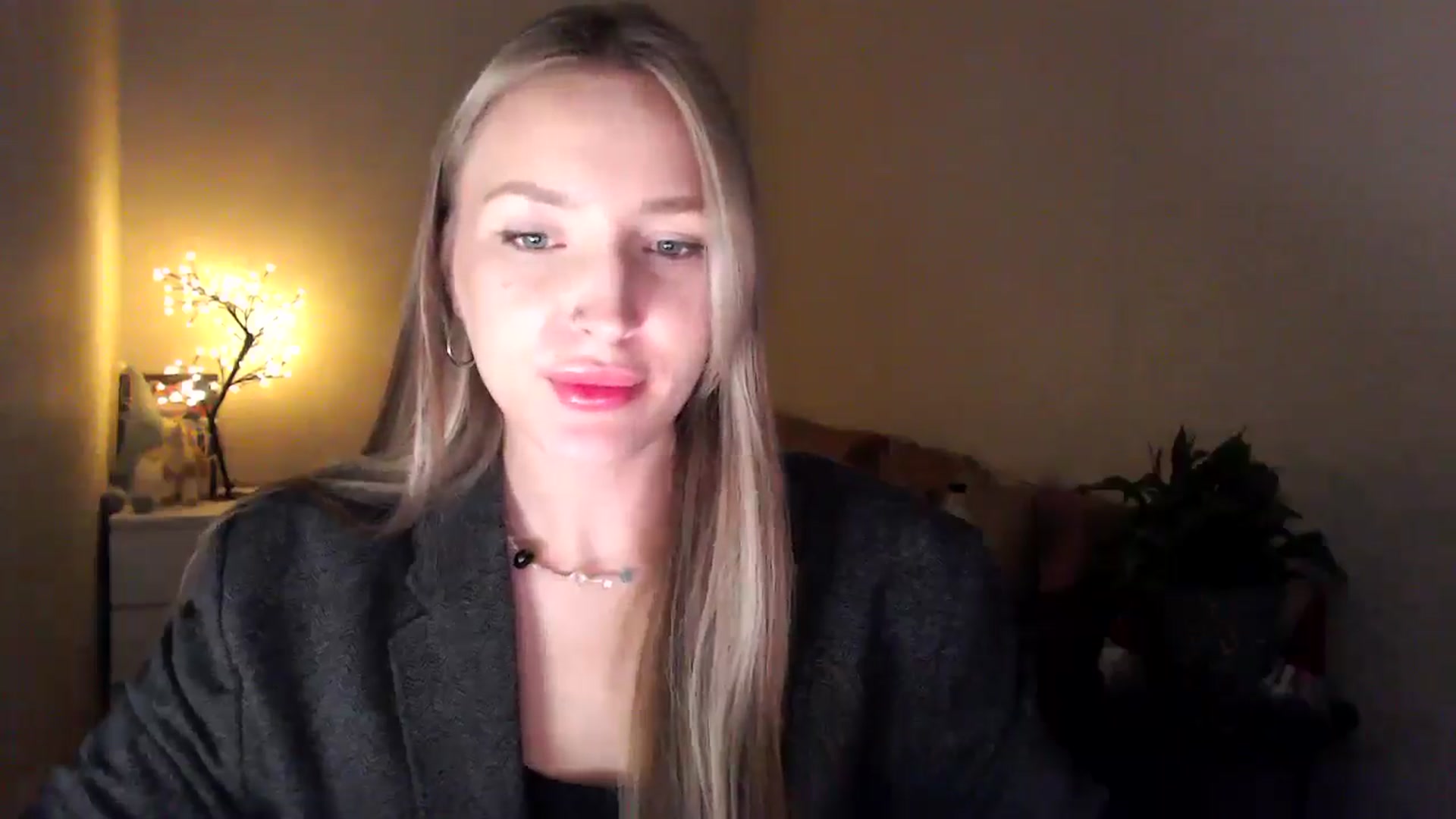 Gallery image thumbnail from My_Diana's myfreecams stream on, 04/19/2025, 21:38 image 4 of 20