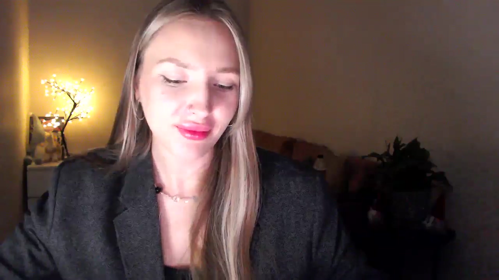 Gallery image thumbnail from My_Diana's myfreecams stream on, 04/19/2025, 21:38 image 15 of 20