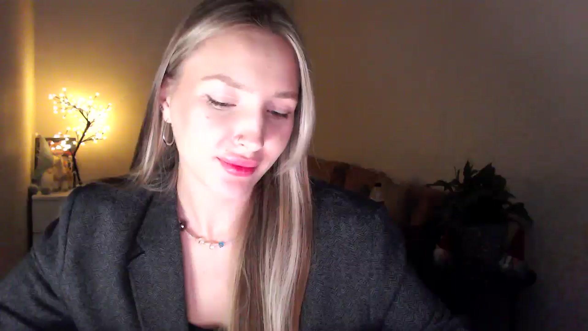 Gallery image thumbnail from My_Diana's myfreecams stream on, 04/19/2025, 21:38 image 18 of 20
