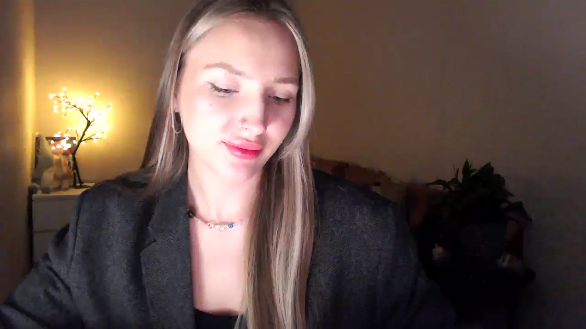 Gallery image thumbnail from My_Diana's myfreecams stream on, 04/19/2025, 21:38 image 16 of 20