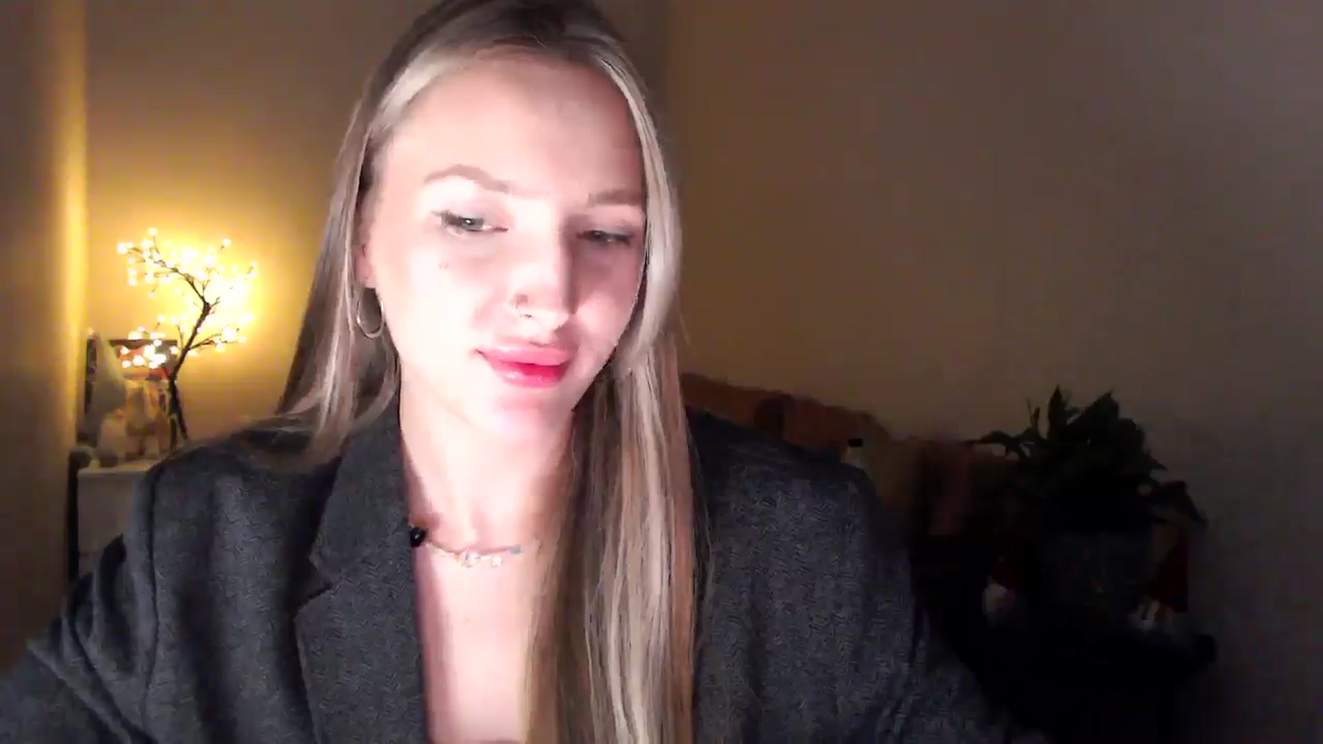 Gallery image thumbnail from My_Diana's myfreecams stream on, 04/19/2025, 21:38 image 11 of 20