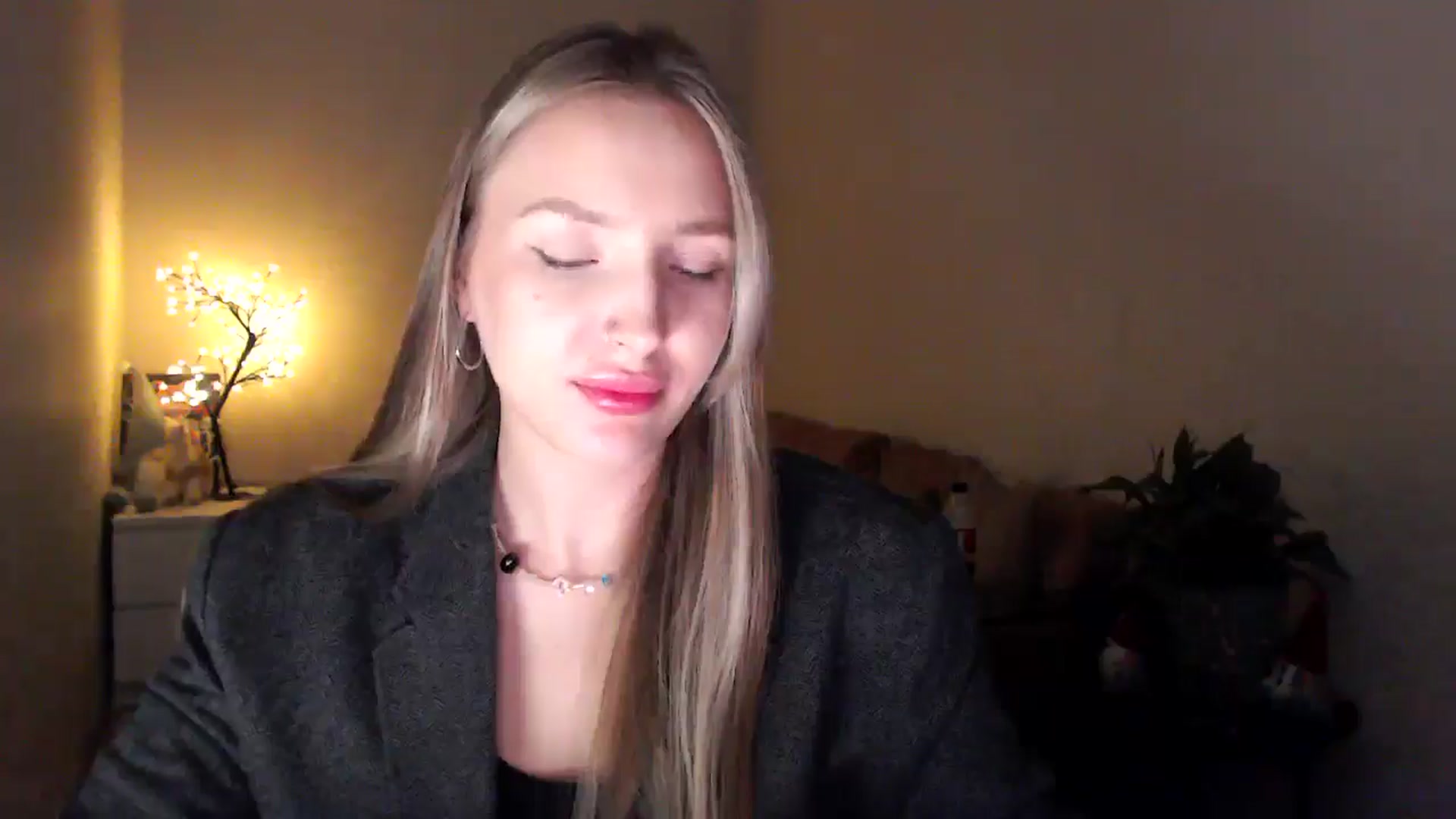 Gallery image thumbnail from My_Diana's myfreecams stream on, 04/19/2025, 21:38 image 6 of 20