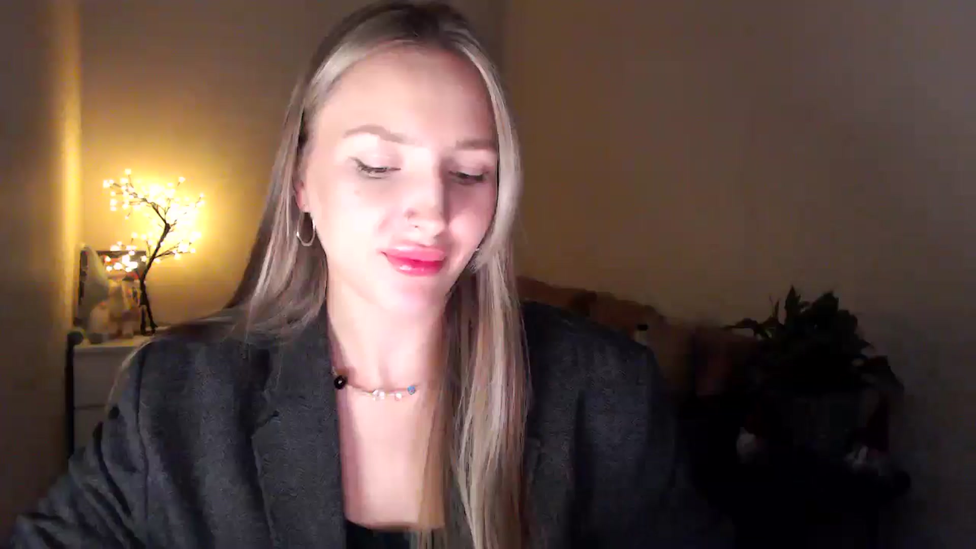 Gallery image thumbnail from My_Diana's myfreecams stream on, 04/19/2025, 21:38 image 3 of 20