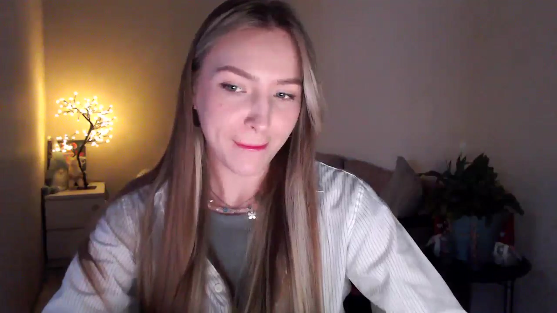 Gallery image thumbnail from My_Diana's myfreecams stream on, 04/22/2025, 15:31 image 12 of 20