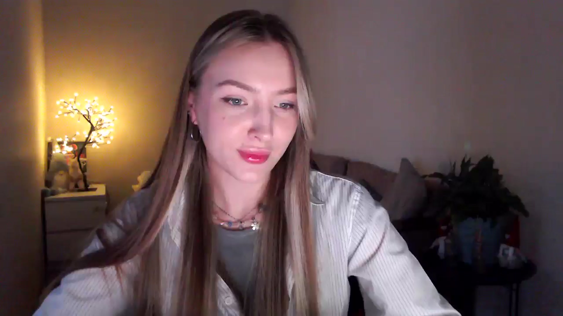 Gallery image thumbnail from My_Diana's myfreecams stream on, 04/22/2025, 15:31 image 11 of 20