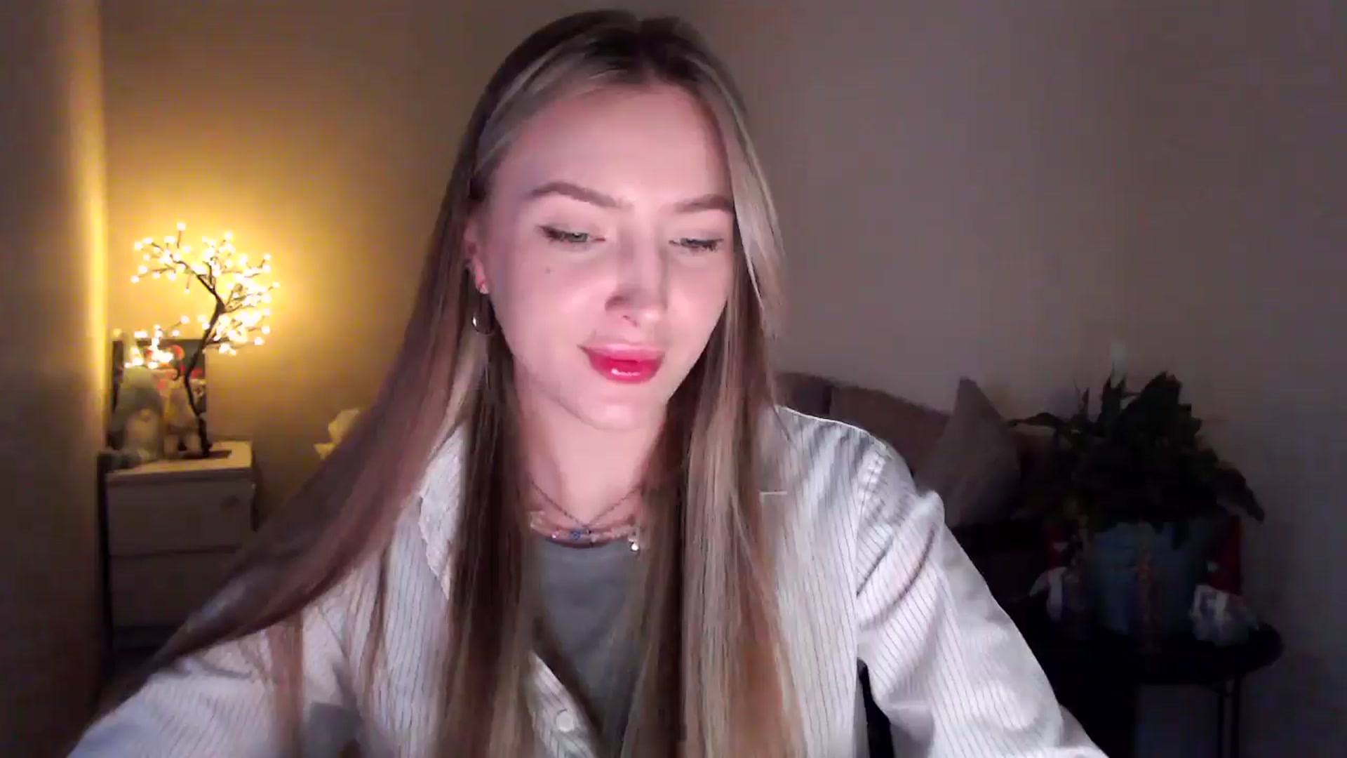 Gallery image thumbnail from My_Diana's myfreecams stream on, 04/22/2025, 15:31 image 16 of 20