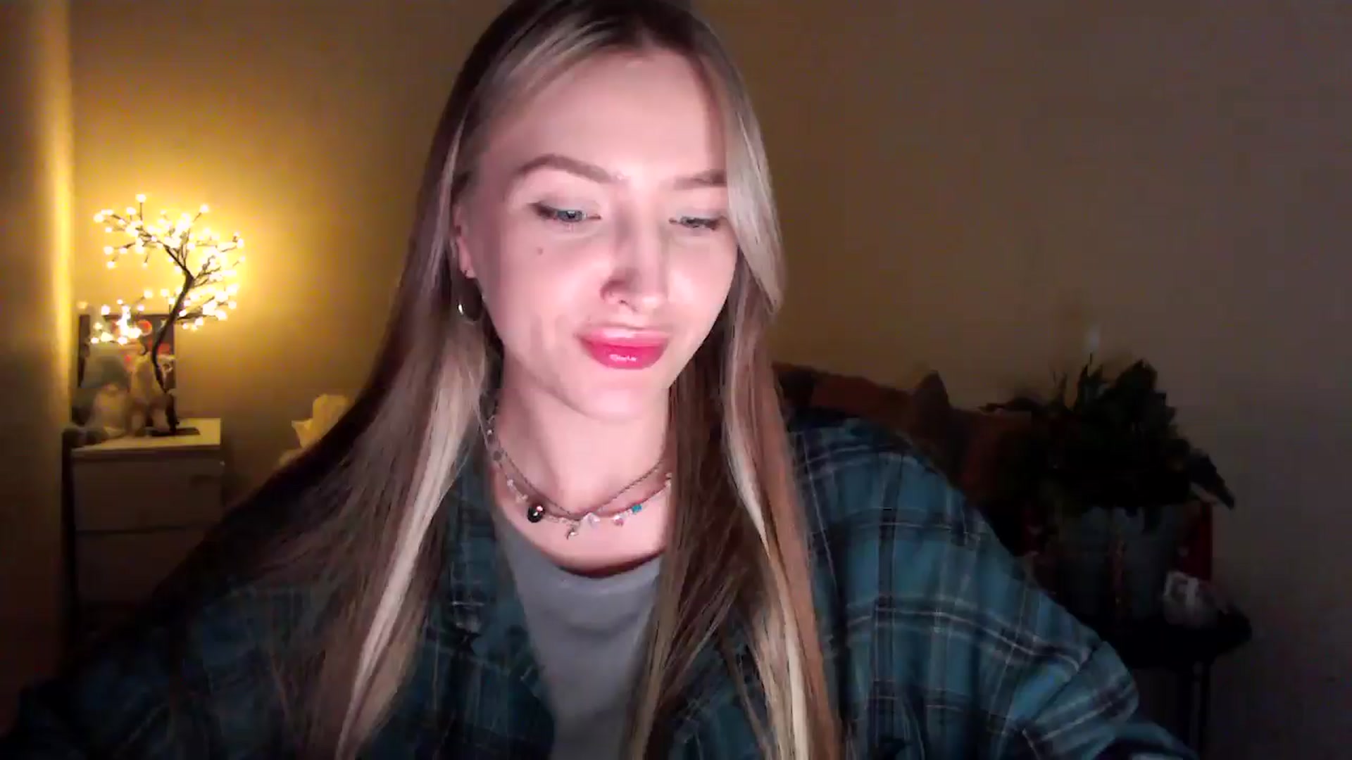 Gallery image thumbnail from My_Diana's myfreecams stream on, 04/22/2025, 20:48 image 1 of 20