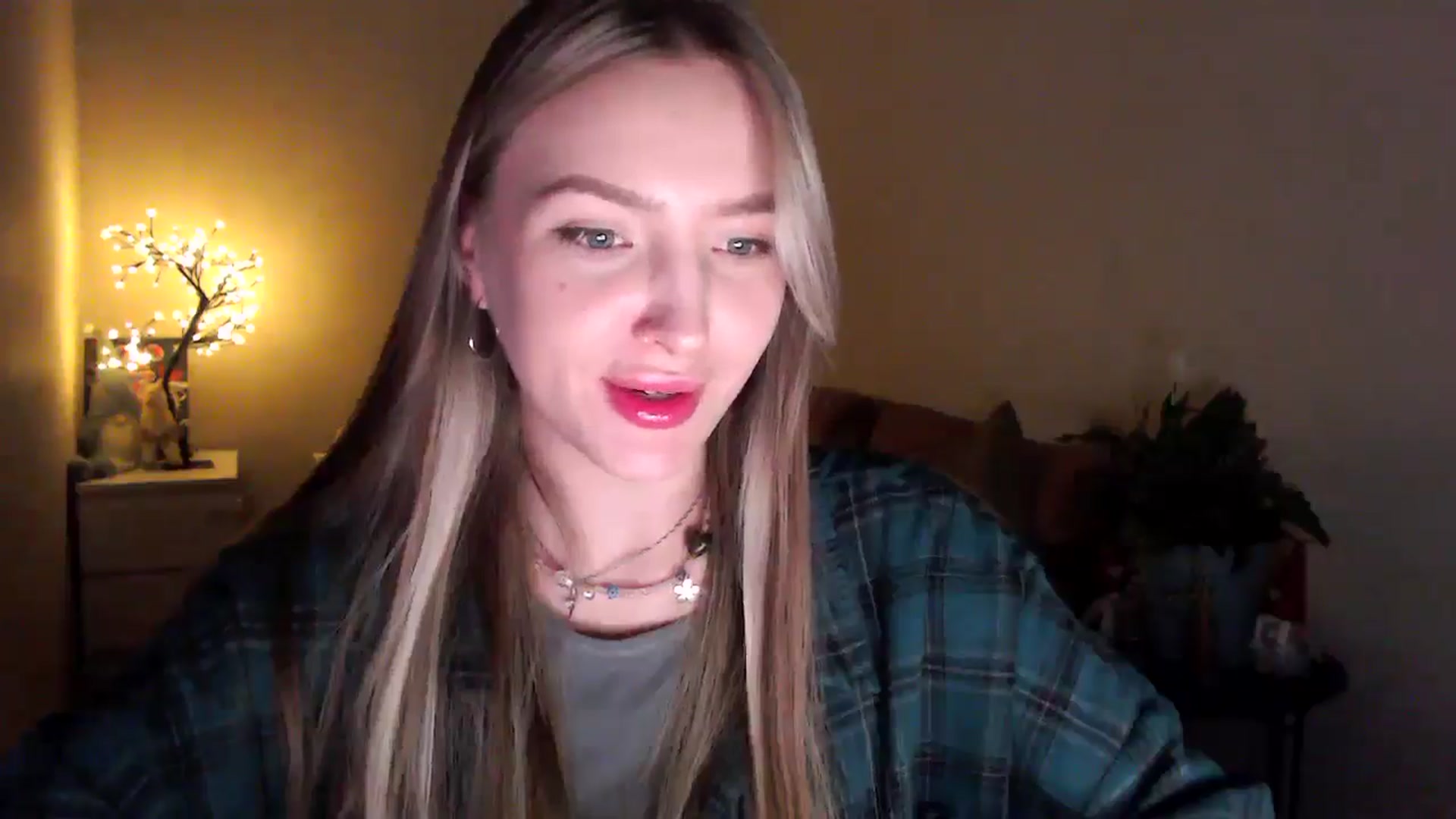 Gallery image thumbnail from My_Diana's myfreecams stream on, 04/22/2025, 20:48 image 14 of 20