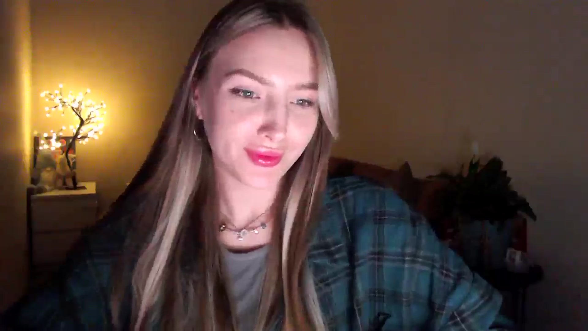 Gallery image thumbnail from My_Diana's myfreecams stream on, 04/22/2025, 20:48 image 7 of 20