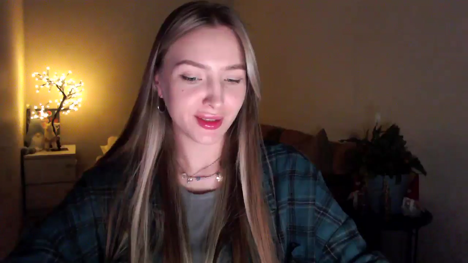 Gallery image thumbnail from My_Diana's myfreecams stream on, 04/22/2025, 20:48 image 16 of 20