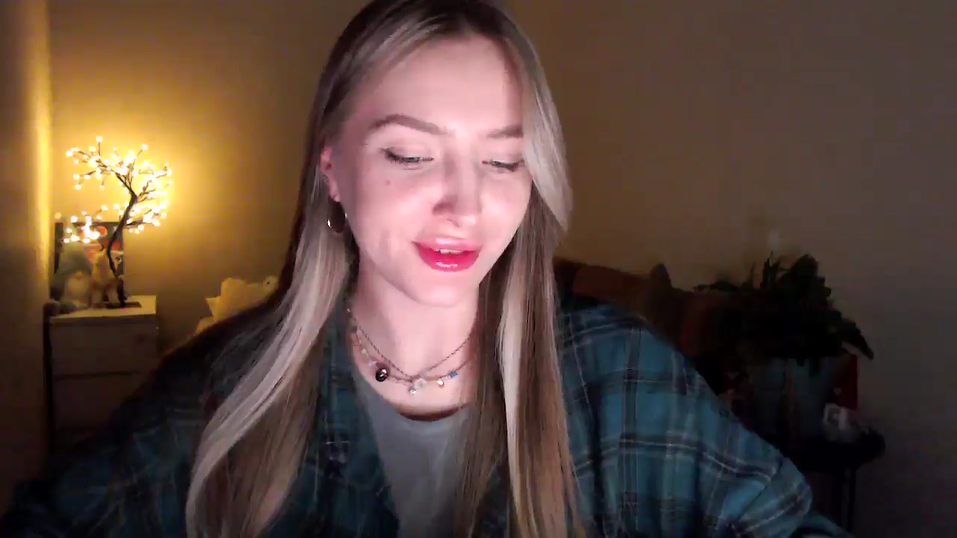 Gallery image thumbnail from My_Diana's myfreecams stream on, 04/22/2025, 20:48 image 2 of 20