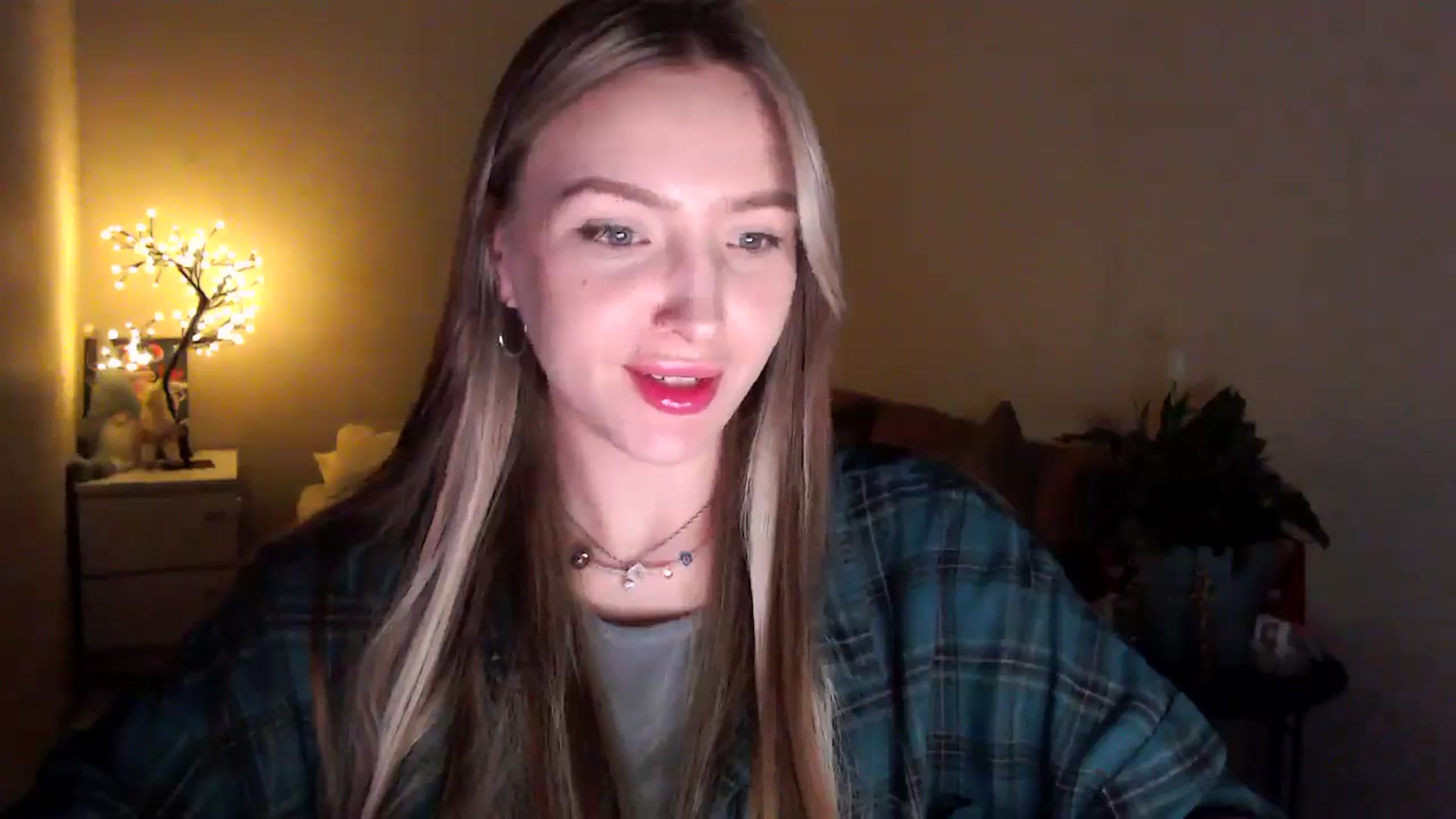 Gallery image thumbnail from My_Diana's myfreecams stream on, 04/22/2025, 20:48 image 4 of 20