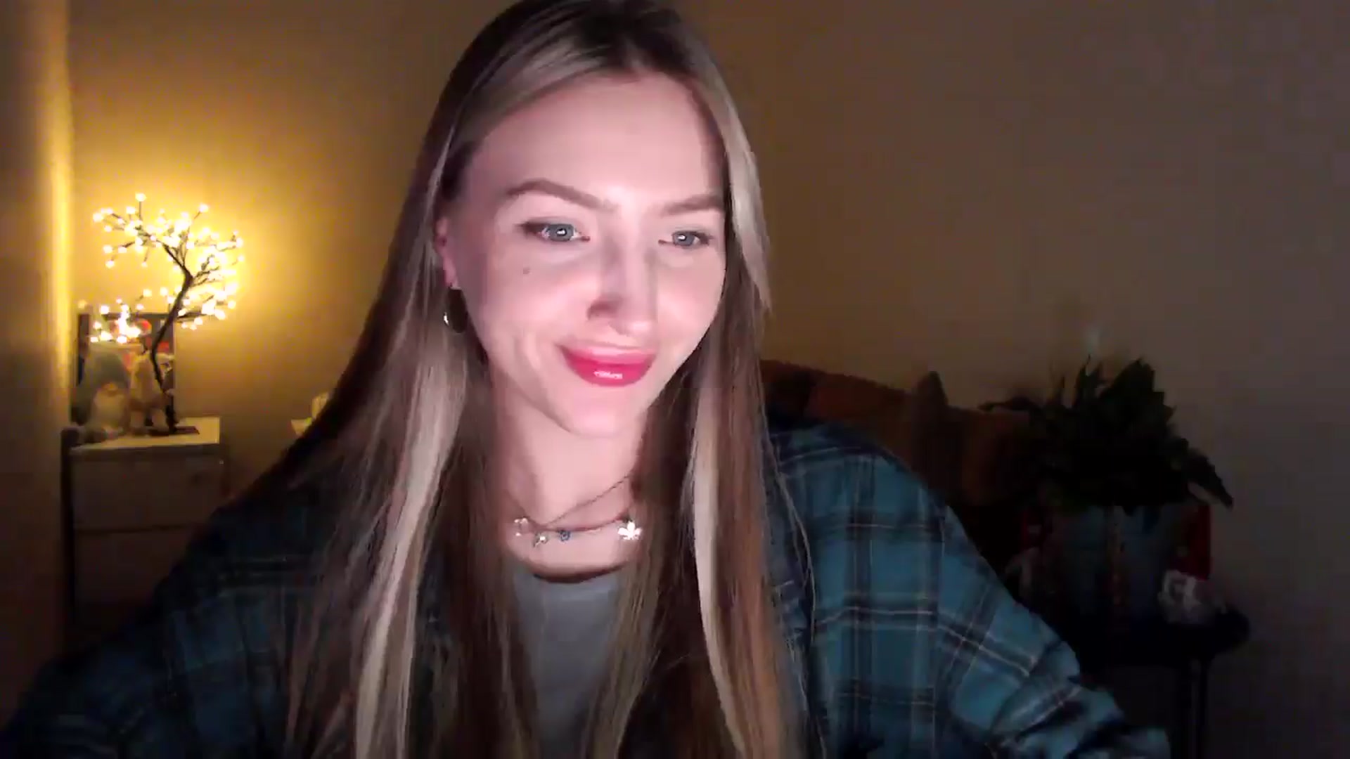 Gallery image thumbnail from My_Diana's myfreecams stream on, 04/22/2025, 20:48 image 17 of 20