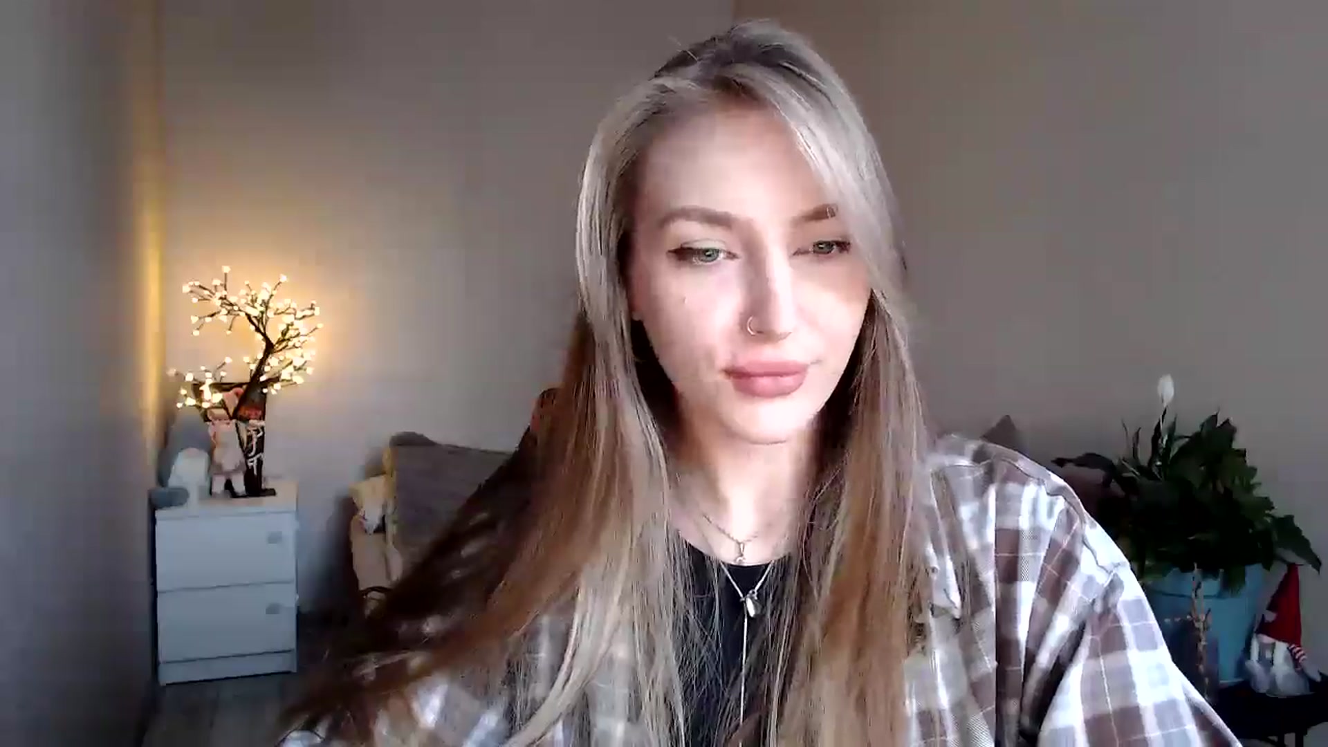 Gallery image thumbnail from My_Diana's myfreecams stream on, 04/23/2025, 15:57 image 15 of 20