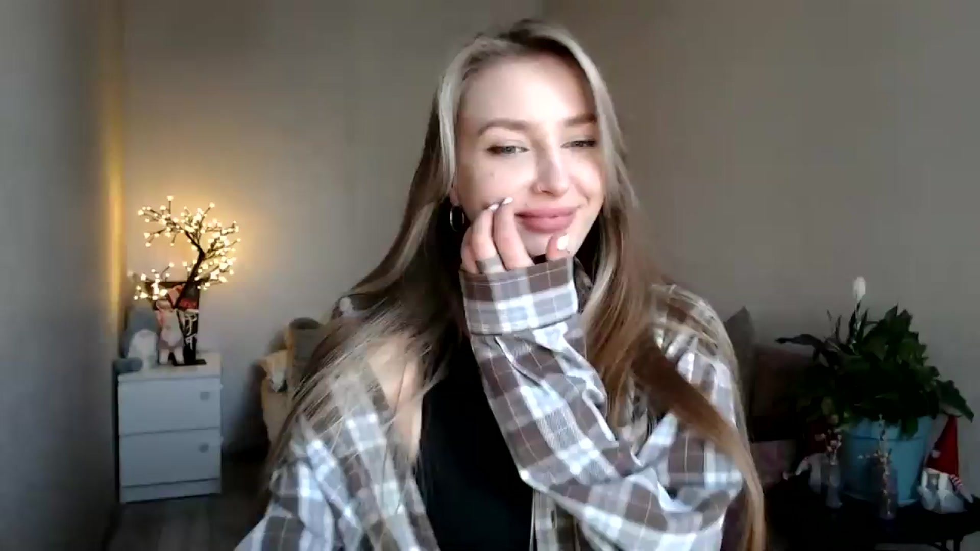 Gallery image thumbnail from My_Diana's myfreecams stream on, 04/23/2025, 15:57 image 10 of 20