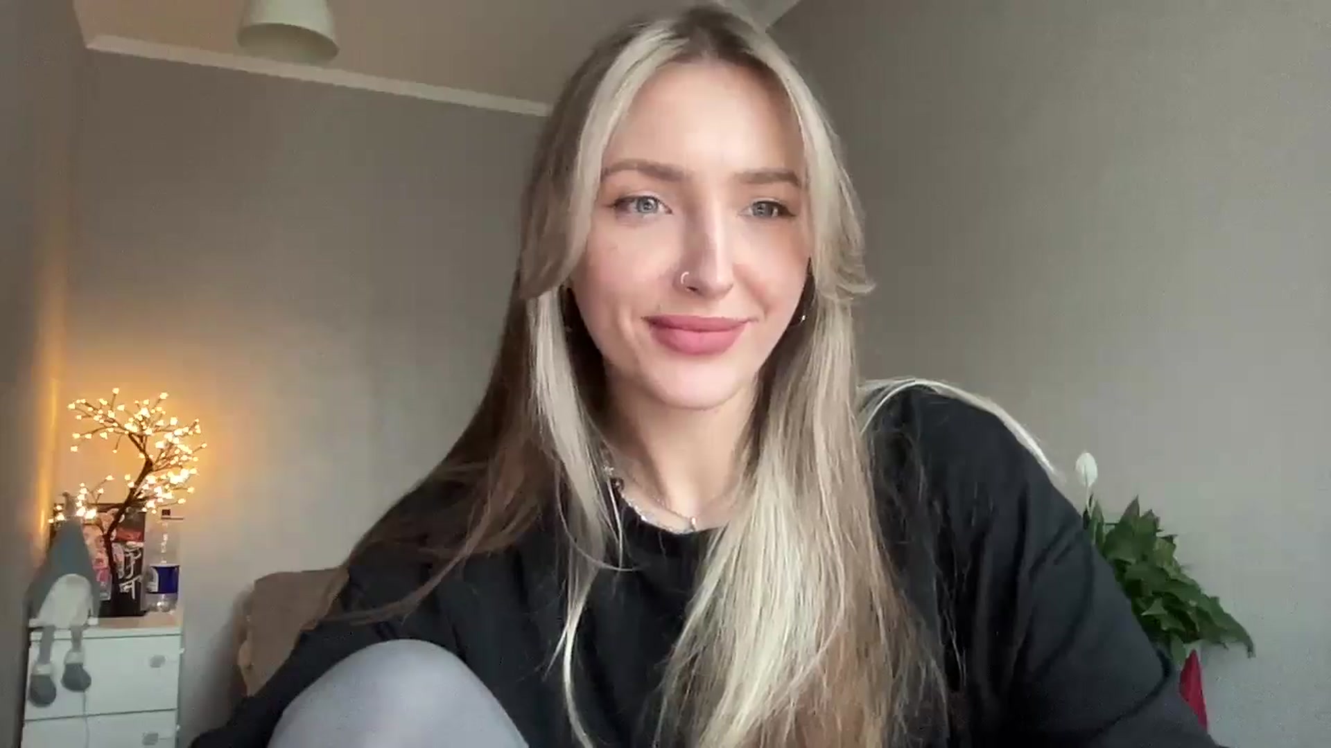 Gallery image thumbnail from My_Diana's myfreecams stream on, 04/25/2025, 15:07 image 17 of 20