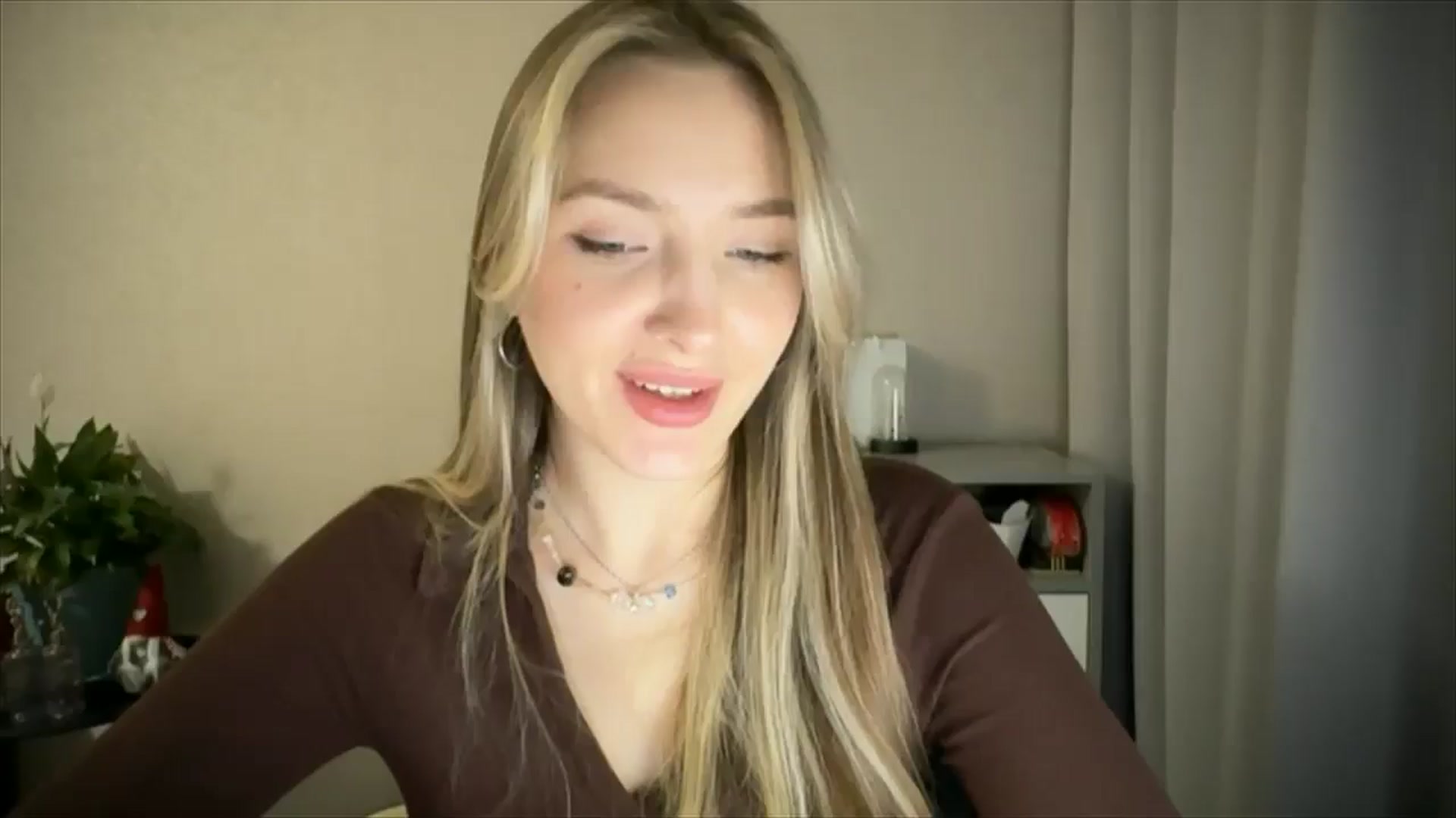 Gallery image thumbnail from My_Diana's myfreecams stream on, 04/27/2025, 20:40 image 17 of 20