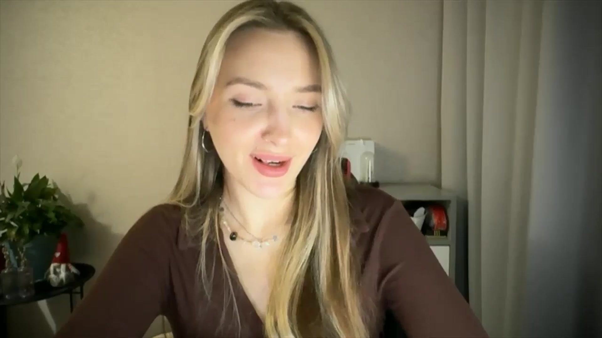 Gallery image thumbnail from My_Diana's myfreecams stream on, 04/27/2025, 20:40 image 14 of 20