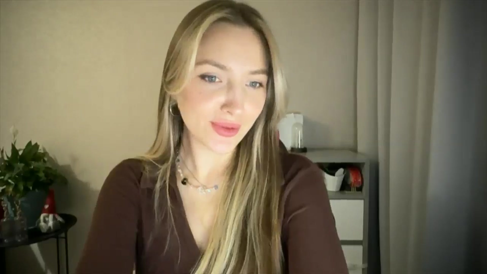 Gallery image thumbnail from My_Diana's myfreecams stream on, 04/27/2025, 20:40 image 16 of 20