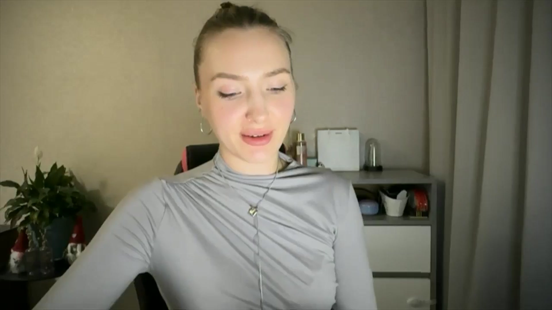 Gallery image thumbnail from My_Diana's myfreecams stream on, 04/28/2025, 21:13 image 10 of 20