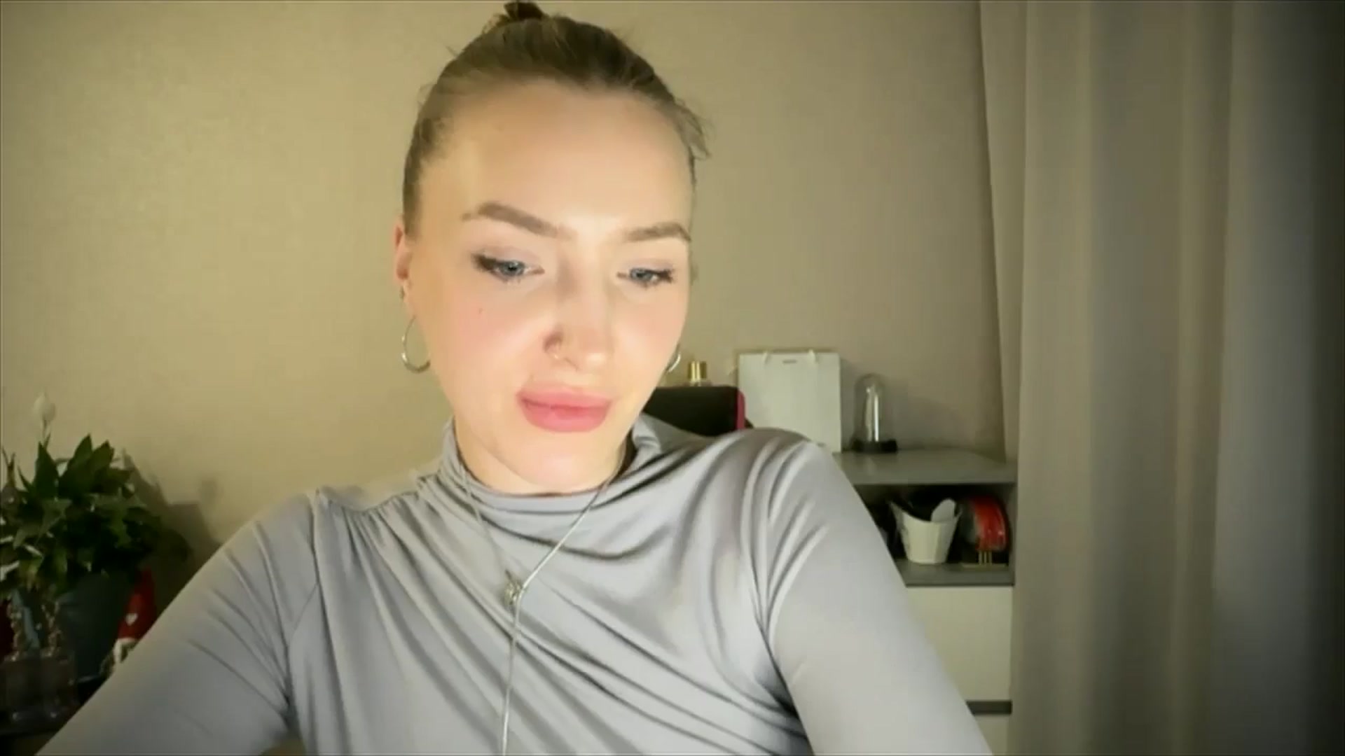 Gallery image thumbnail from My_Diana's myfreecams stream on, 04/28/2025, 21:13 image 17 of 20