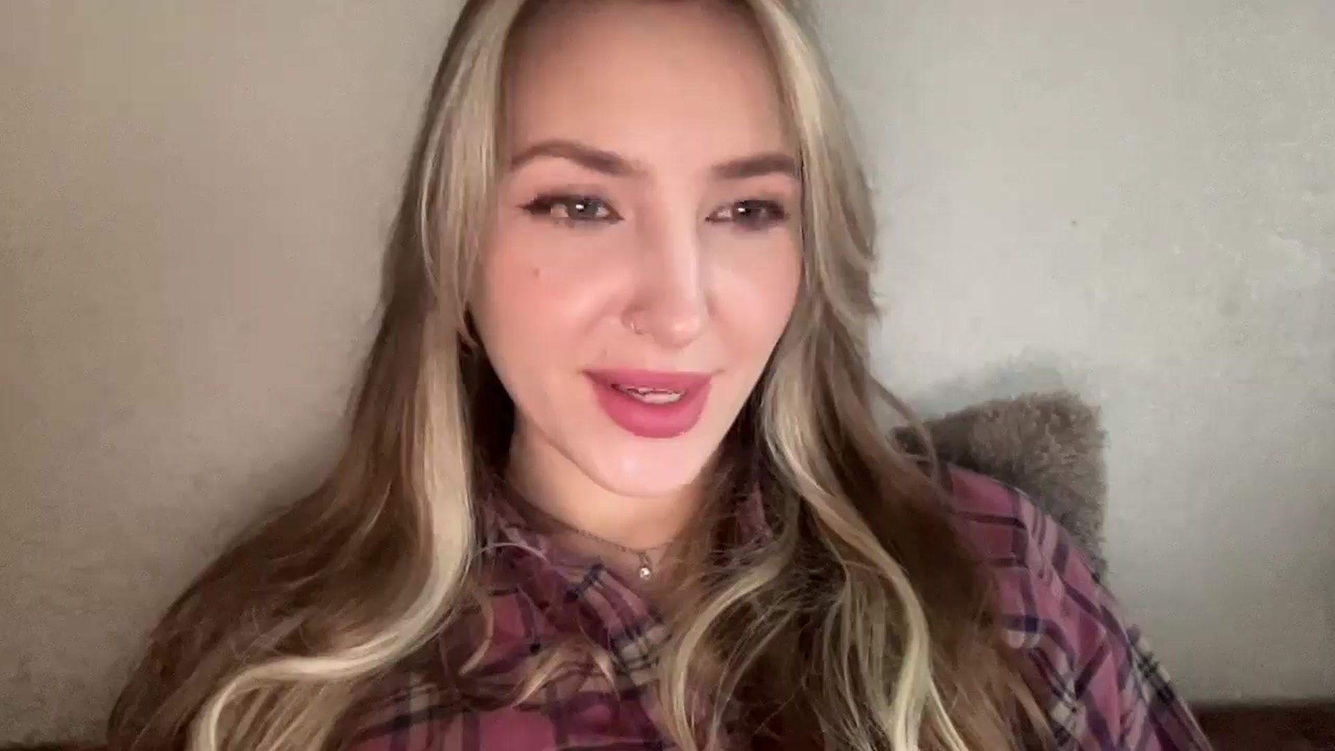Gallery image thumbnail from My_Diana's myfreecams stream on, 04/29/2025, 16:20 image 18 of 20