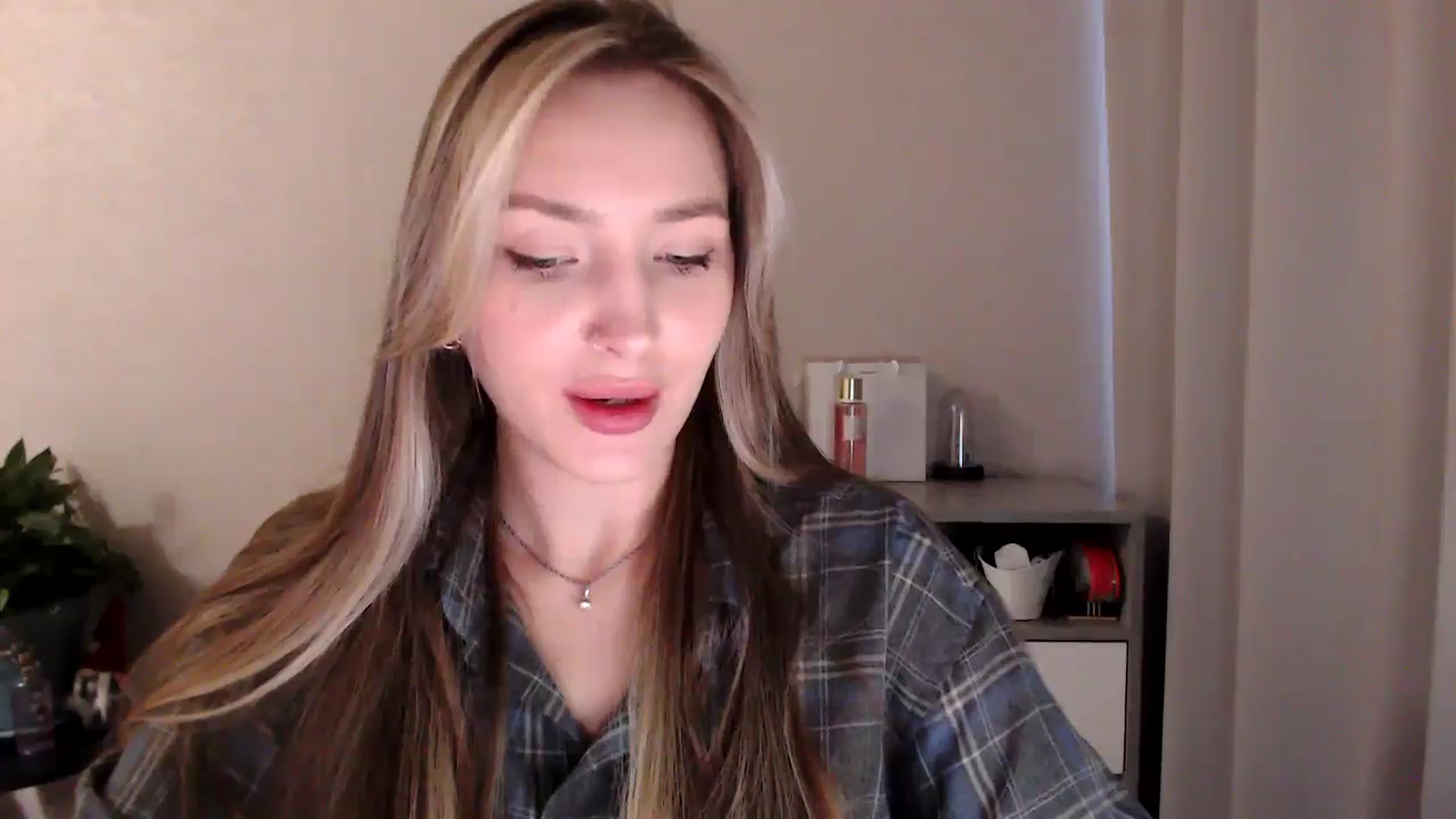 Gallery image thumbnail from My_Diana's myfreecams stream on, 05/01/2025, 16:03 image 16 of 20
