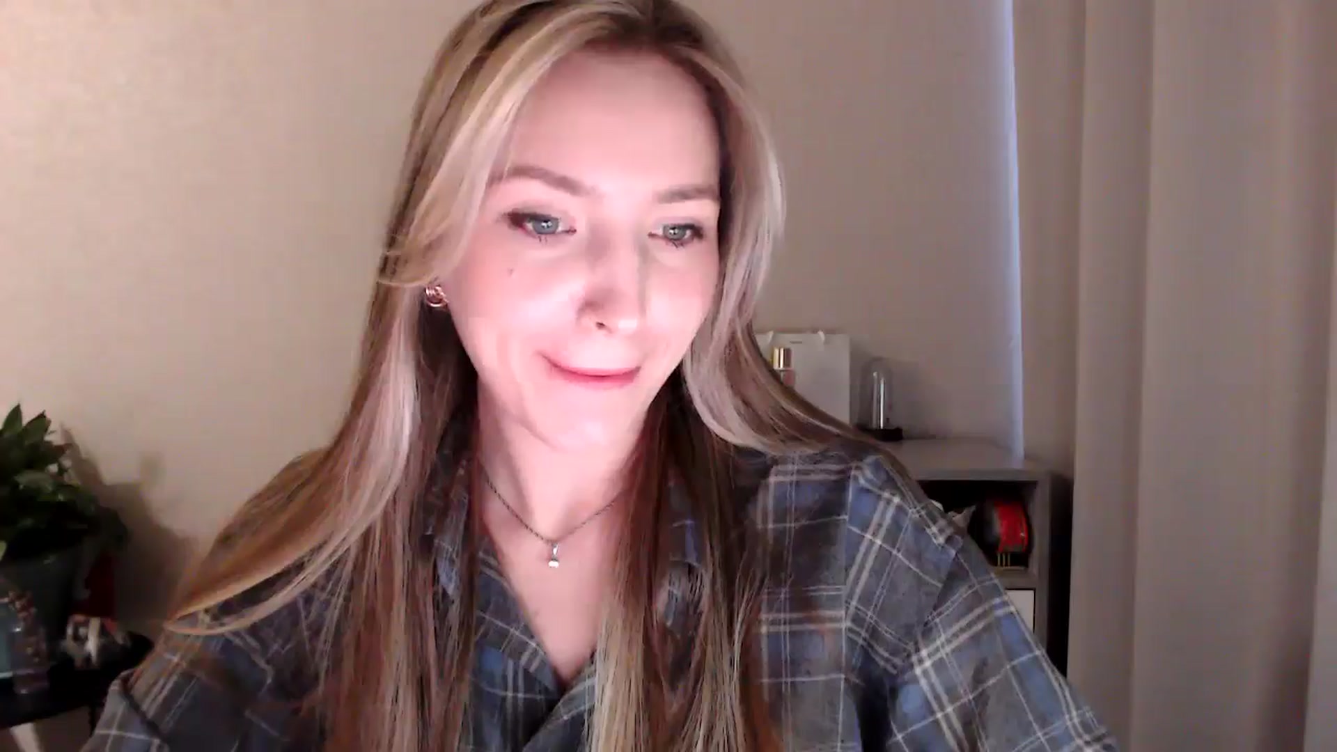 Gallery image thumbnail from My_Diana's myfreecams stream on, 05/01/2025, 16:03 image 11 of 20
