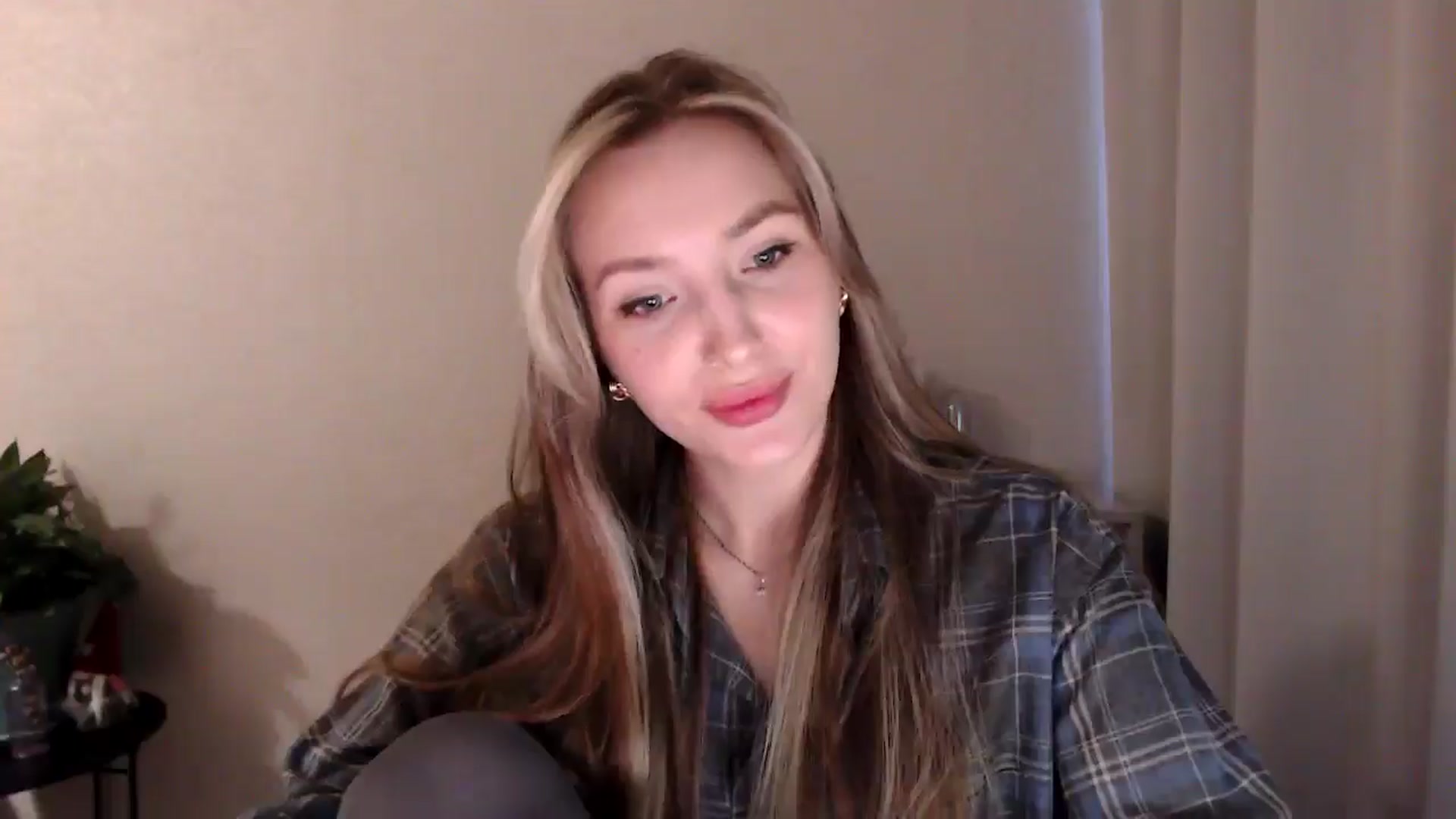 Gallery image thumbnail from My_Diana's myfreecams stream on, 05/01/2025, 16:03 image 19 of 20