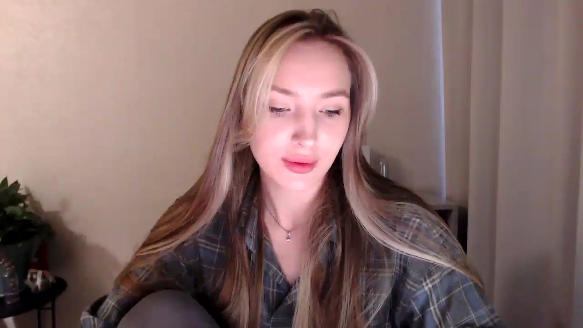 Gallery image thumbnail from My_Diana's myfreecams stream on, 05/01/2025, 16:03 image 17 of 20