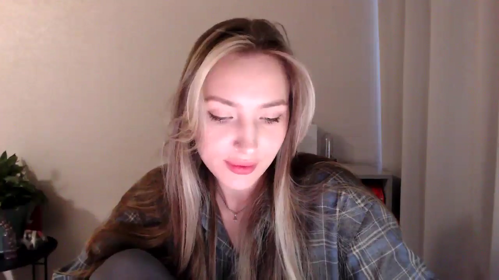 Gallery image thumbnail from My_Diana's myfreecams stream on, 05/01/2025, 16:03 image 18 of 20