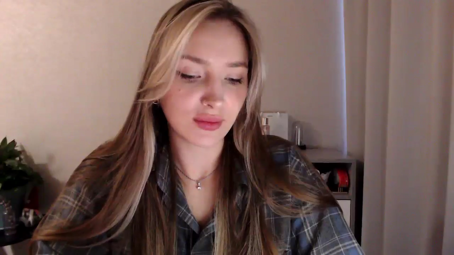 Gallery image thumbnail from My_Diana's myfreecams stream on, 05/01/2025, 16:03 image 13 of 20