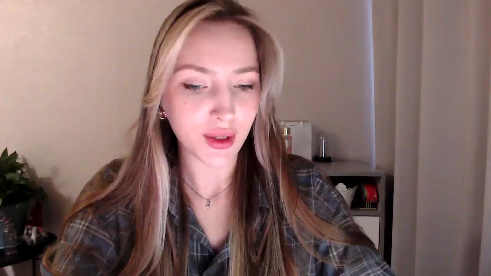 Gallery image thumbnail from My_Diana's myfreecams stream on, 05/01/2025, 16:03 image 15 of 20