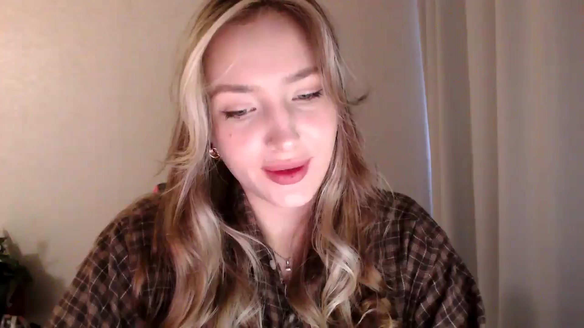 Gallery image thumbnail from My_Diana's myfreecams stream on, 05/02/2025, 15:04 image 11 of 20