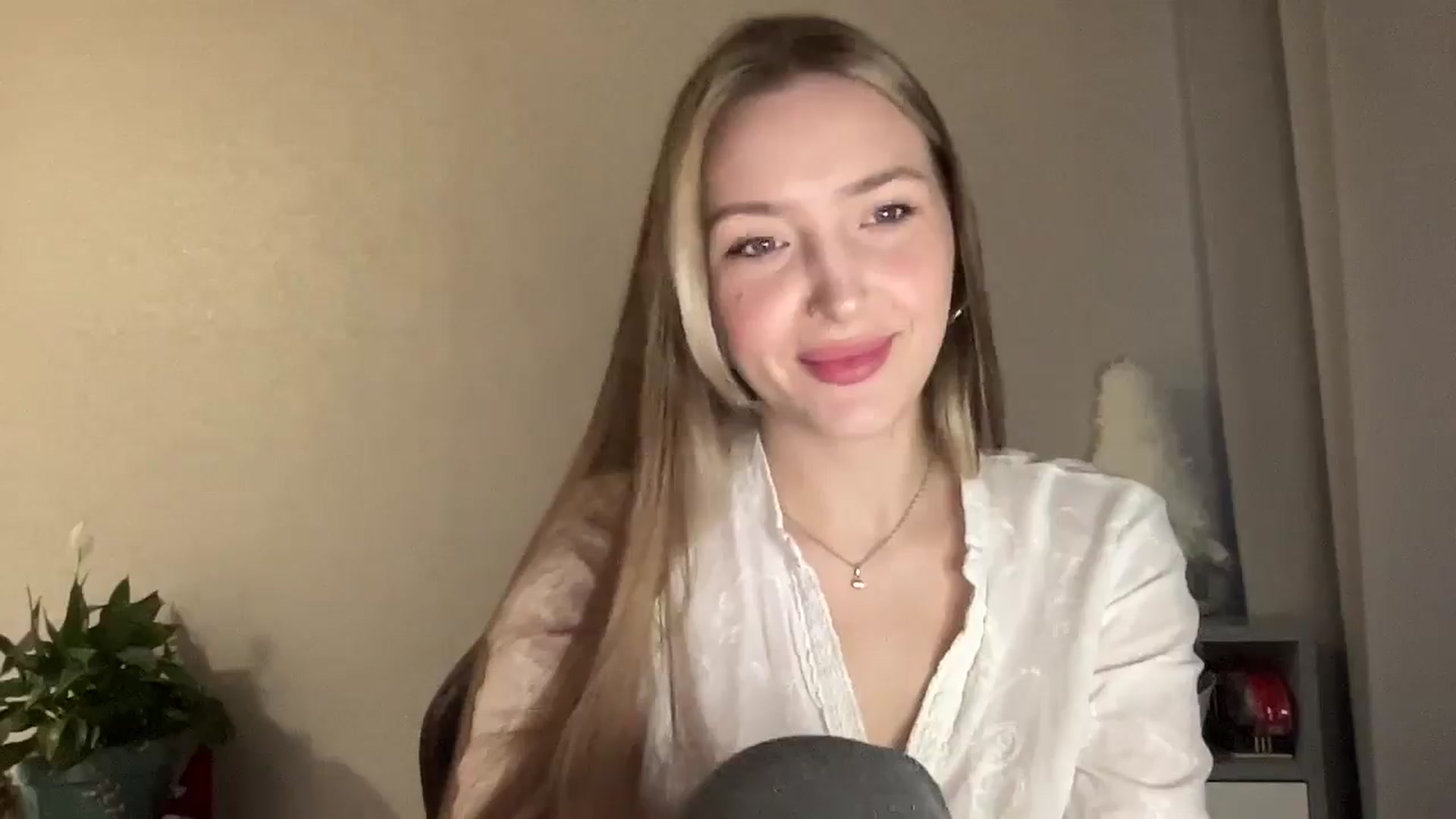 Gallery image thumbnail from My_Diana's myfreecams stream on, 05/03/2025, 14:39 image 17 of 20