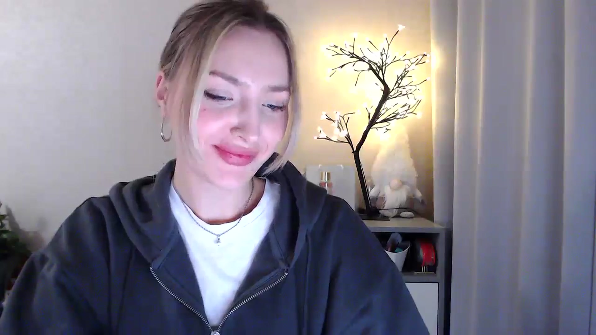 Gallery image thumbnail from My_Diana's myfreecams stream on, 05/07/2025, 19:55 image 17 of 20