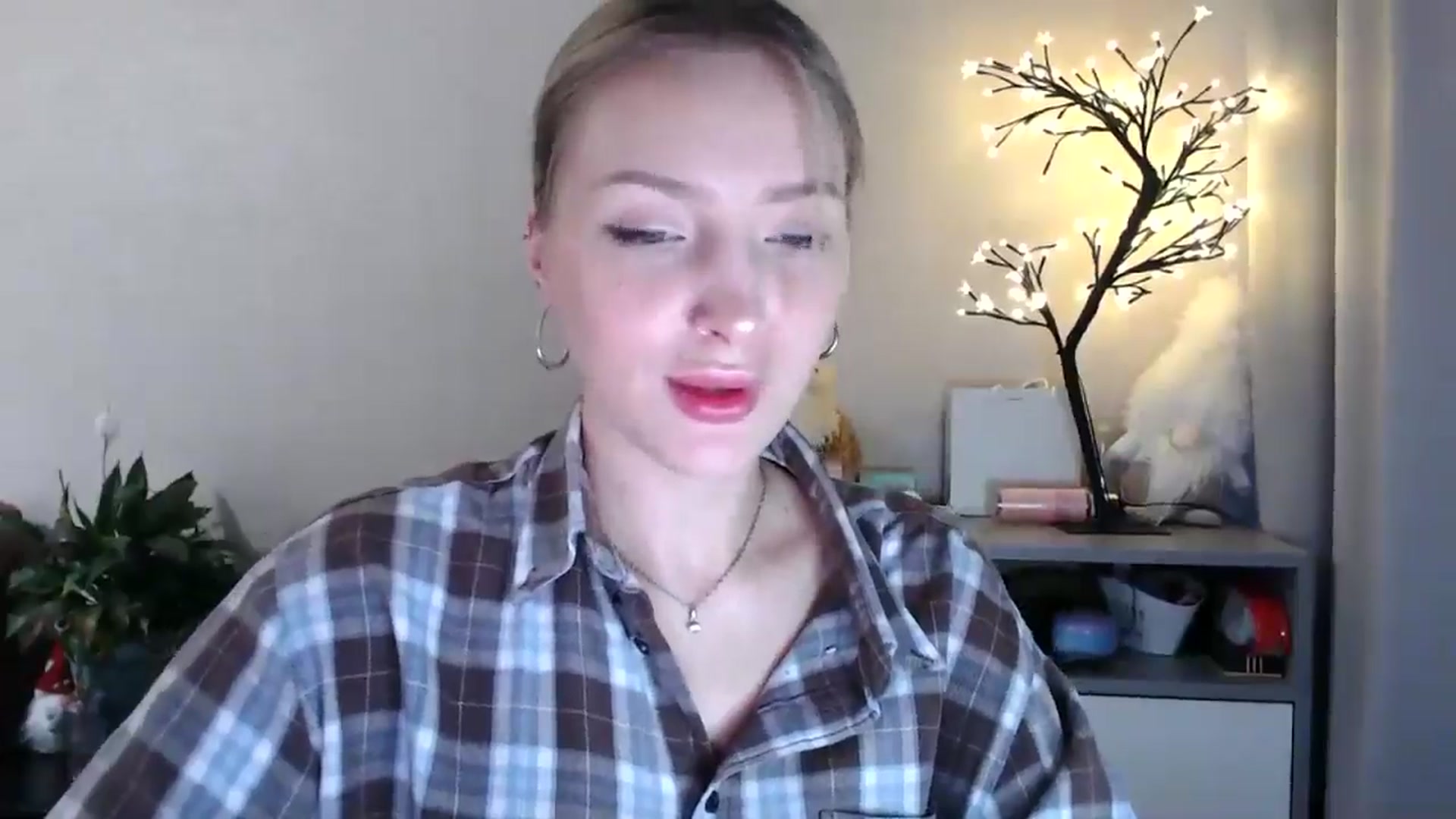 Gallery image thumbnail from My_Diana's myfreecams stream on, 05/09/2025, 15:07 image 5 of 20