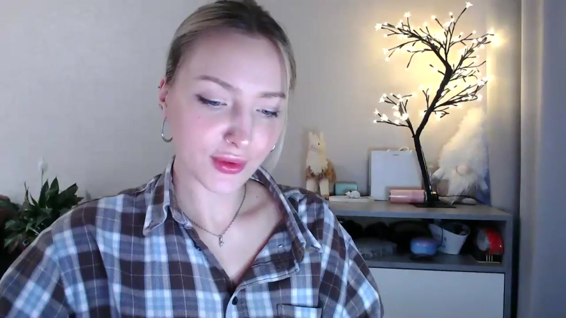 Gallery image thumbnail from My_Diana's myfreecams stream on, 05/09/2025, 15:07 image 3 of 20
