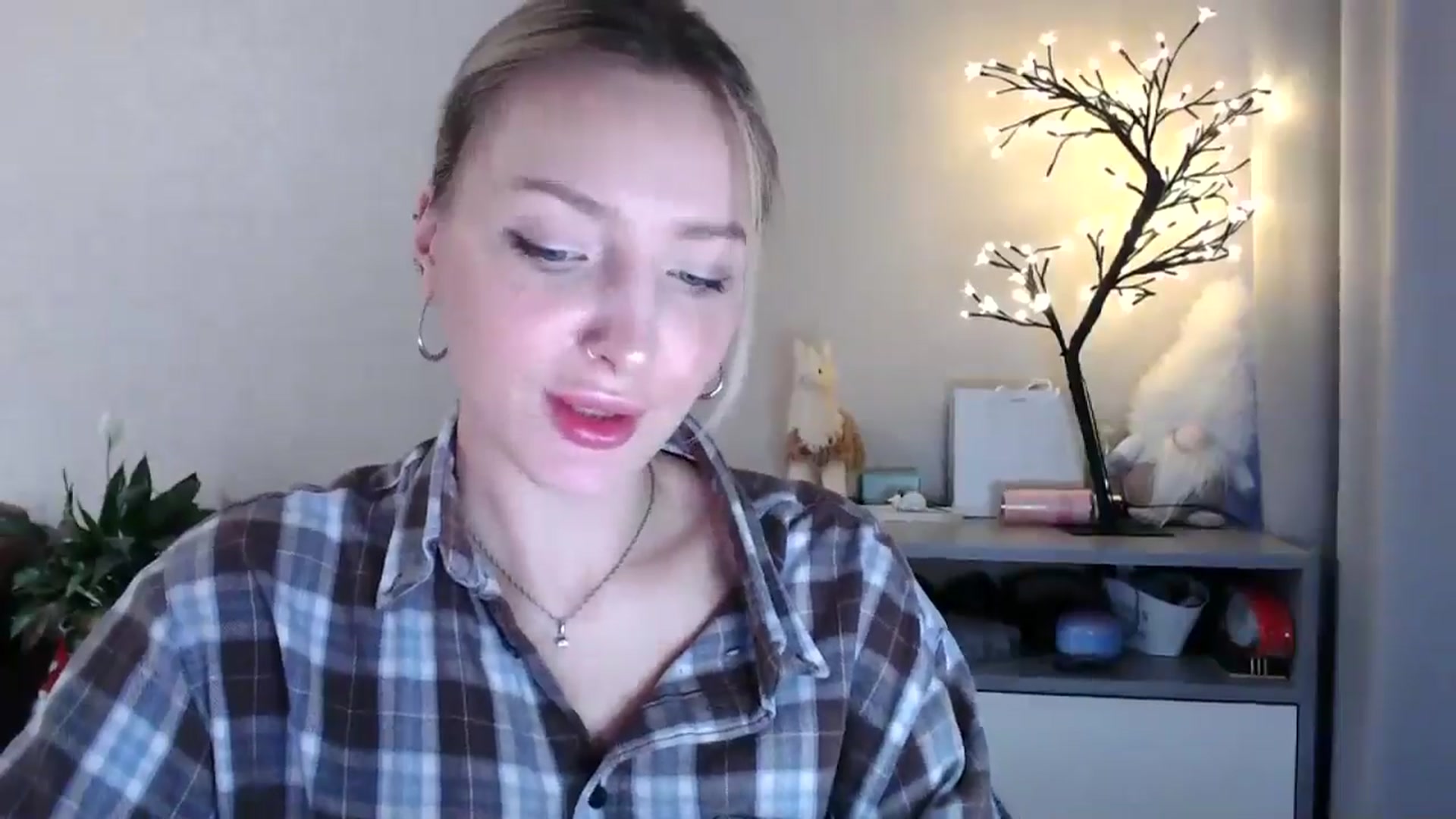 Gallery image thumbnail from My_Diana's myfreecams stream on, 05/09/2025, 15:07 image 8 of 20