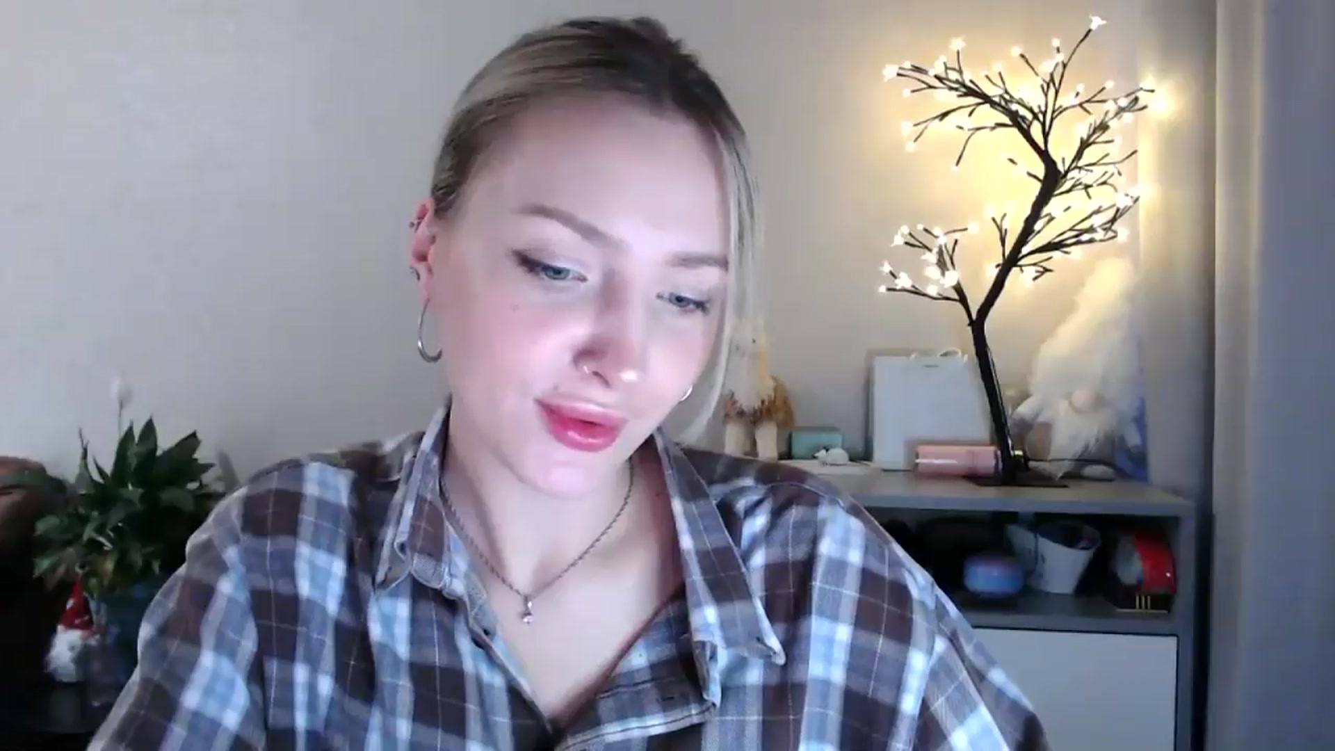 Gallery image thumbnail from My_Diana's myfreecams stream on, 05/09/2025, 15:07 image 18 of 20