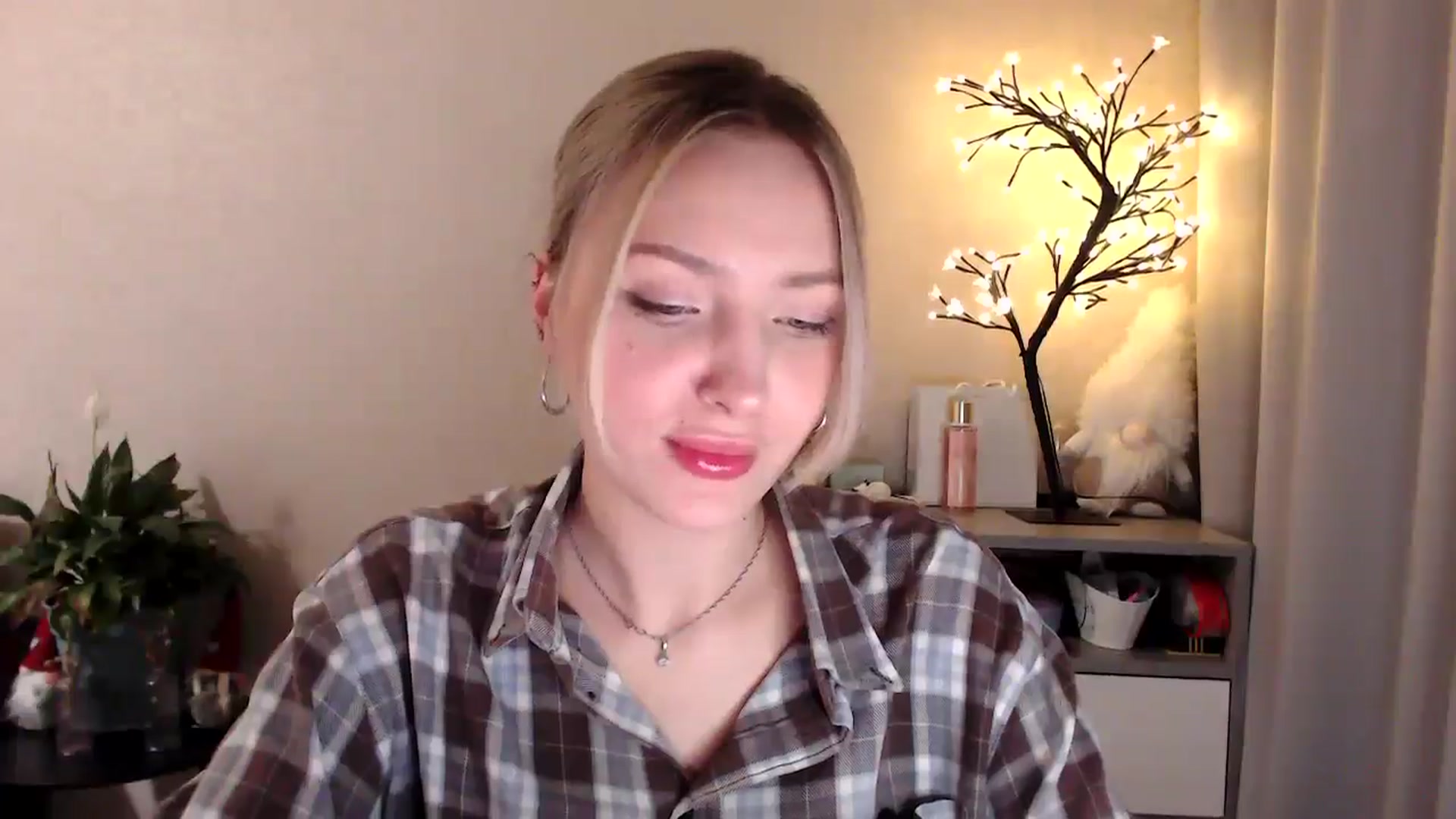 Gallery image thumbnail from My_Diana's myfreecams stream on, 05/09/2025, 21:48 image 3 of 20