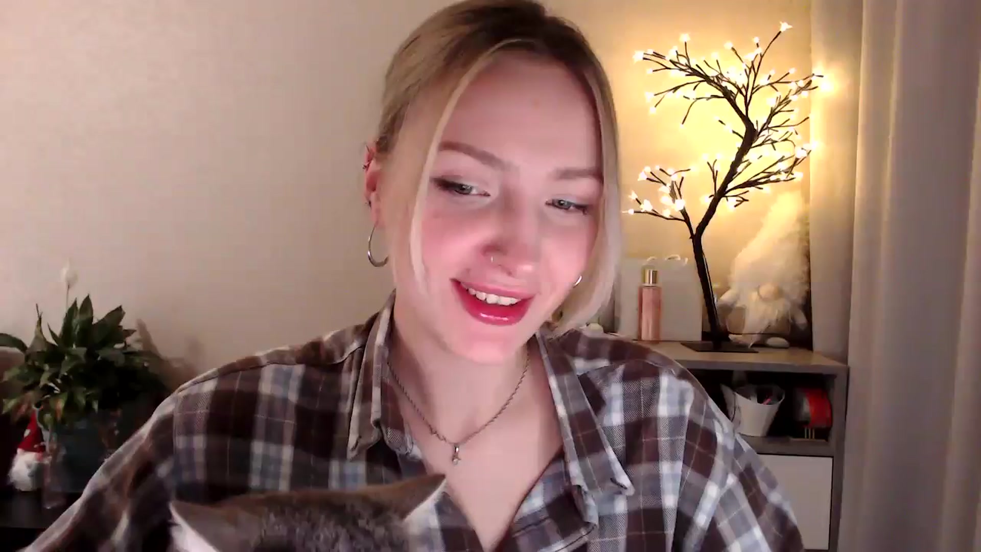 Gallery image thumbnail from My_Diana's myfreecams stream on, 05/09/2025, 21:48 image 1 of 20