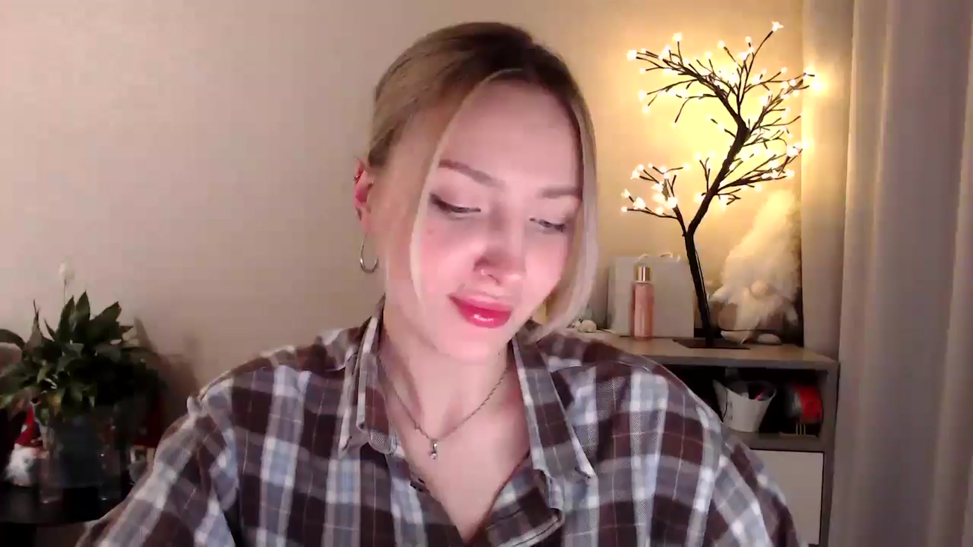 Gallery image thumbnail from My_Diana's myfreecams stream on, 05/09/2025, 21:48 image 2 of 20