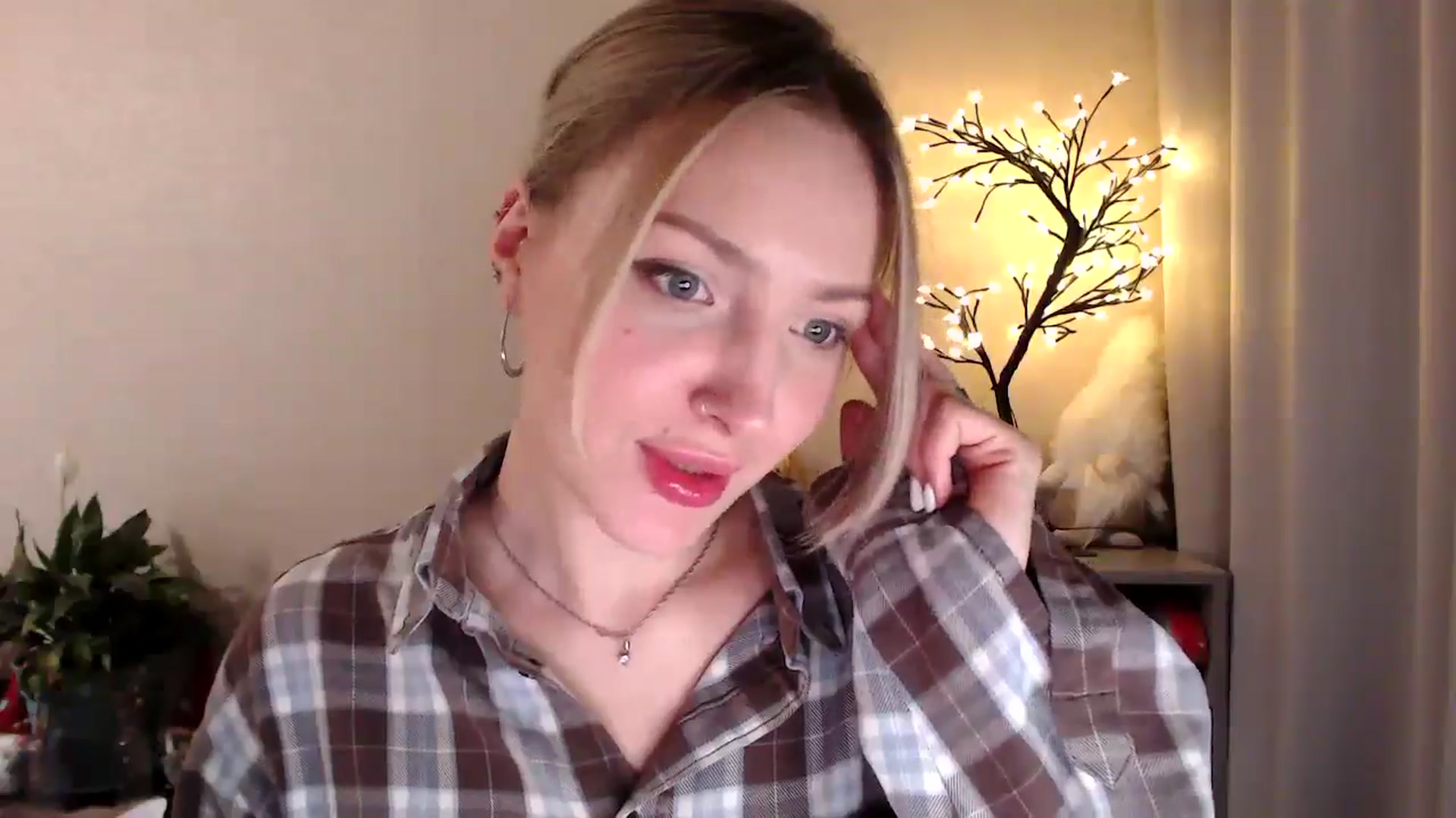 Gallery image thumbnail from My_Diana's myfreecams stream on, 05/09/2025, 21:48 image 14 of 20