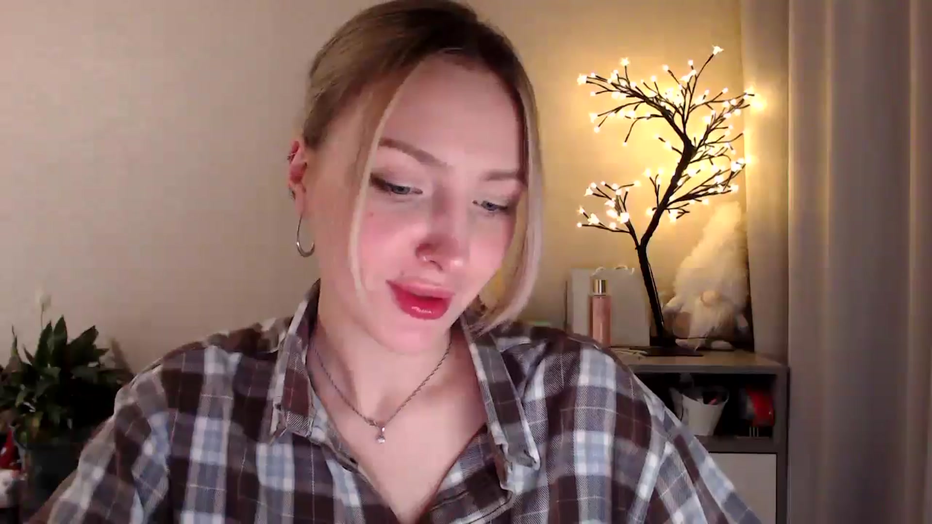 Gallery image thumbnail from My_Diana's myfreecams stream on, 05/09/2025, 21:48 image 15 of 20