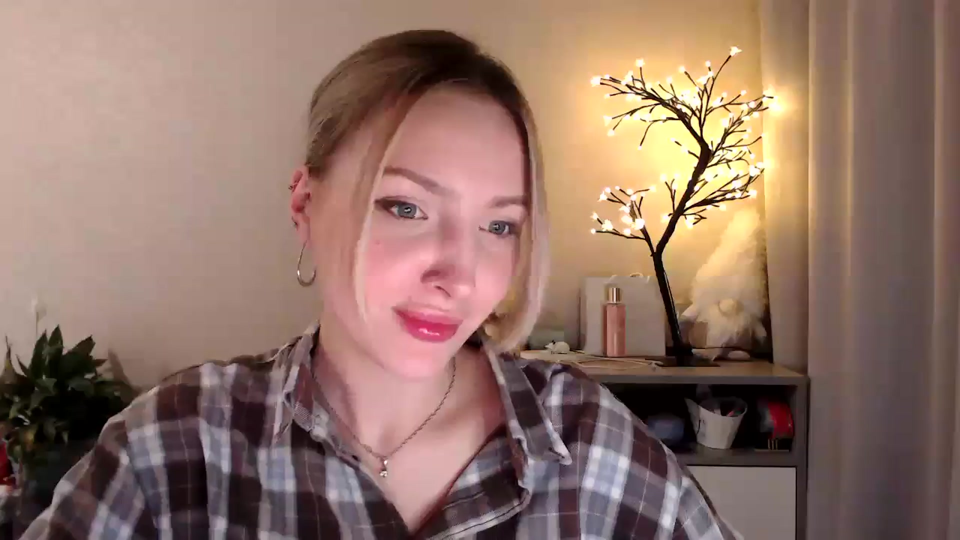 Gallery image thumbnail from My_Diana's myfreecams stream on, 05/09/2025, 21:48 image 19 of 20