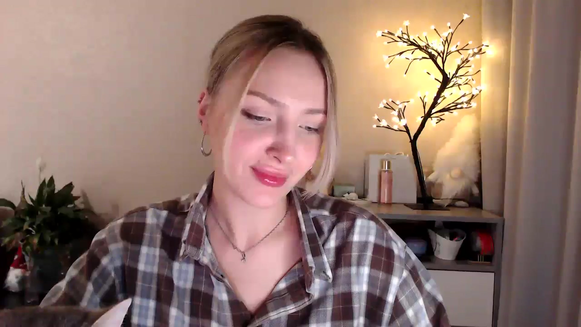 Gallery image thumbnail from My_Diana's myfreecams stream on, 05/09/2025, 21:48 image 12 of 20